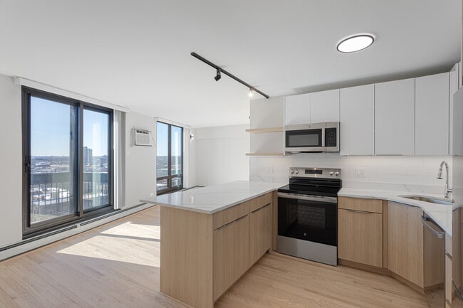 6166 N Sheridan Rd in Chicago, IL - Building Photo - Building Photo