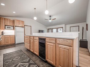 6166 River Bluff Dr in Newburgh, IN - Foto de edificio - Building Photo