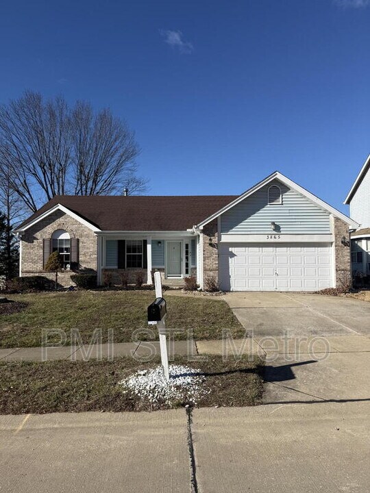 3865 Kentucky Derby Dr in Florissant, MO - Building Photo