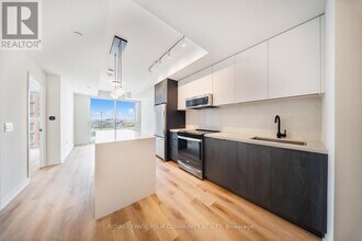 5 York Garden Wy in Toronto, ON - Building Photo - Building Photo