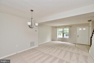 6643 Medinah Ln in Alexandria, VA - Building Photo