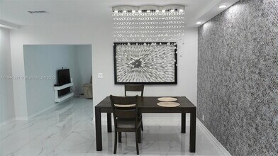 907 NE 3rd St in Hallandale Beach, FL - Building Photo - Building Photo