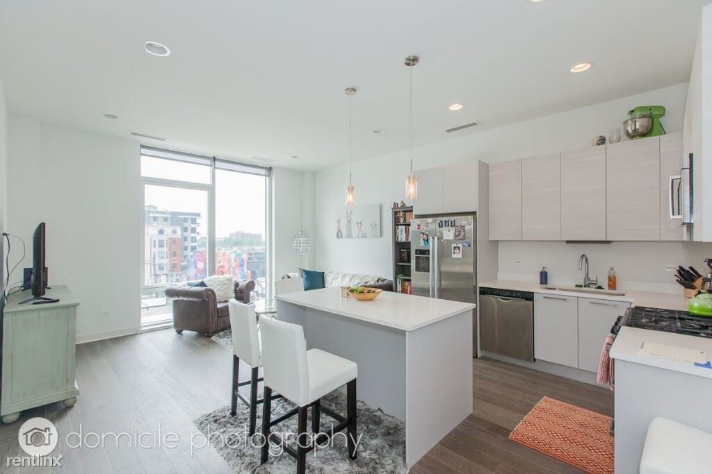 858 N Franklin St-Unit -Apt 505 in Chicago, IL - Building Photo