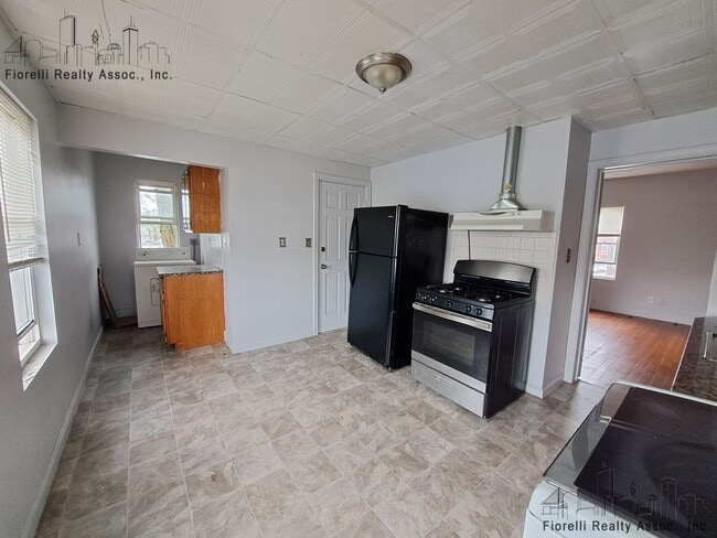 50 Clark St, Unit 2 in Everett, MA - Building Photo - Building Photo