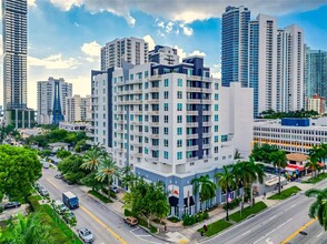 2275 Biscayne Blvd in Miami, FL - Foto de edificio - Building Photo