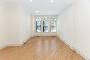 1320 W Diversey Pky, Unit 1C in Chicago, IL - Building Photo