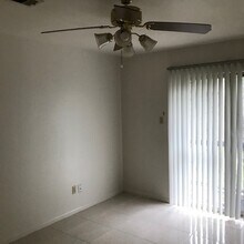 1202 Peach Spring Dr in Houston, TX - Foto de edificio - Building Photo