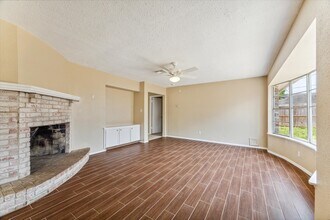 503 Mary Ann Dr in Friendswood, TX - Building Photo - Building Photo