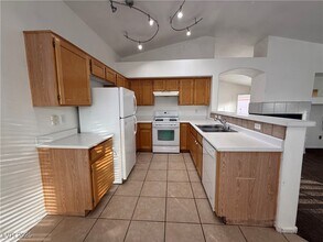 7913 Turtle Island Ct in Las Vegas, NV - Building Photo - Building Photo