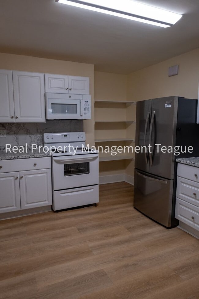 64 Highland Dr in East Greenbush, NY - Building Photo - Building Photo