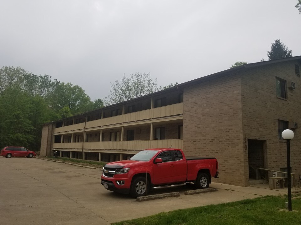1320 Bailey Rd in Cuyahoga Falls, OH - Building Photo