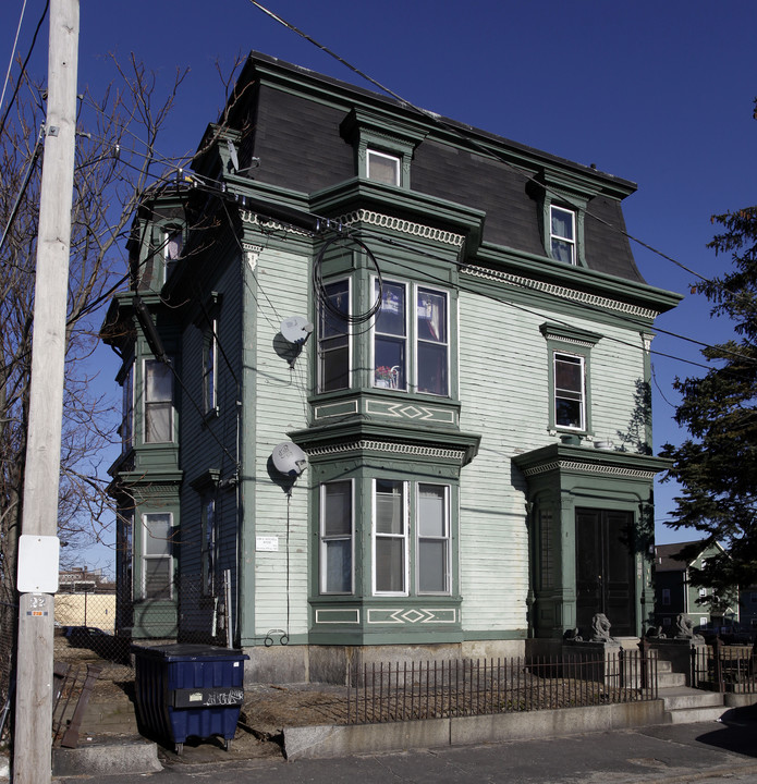 8 Somerset St in Providence, RI - Building Photo