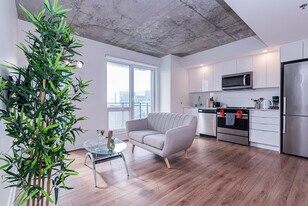 1635 Rue Berri in Montréal, QC - Building Photo