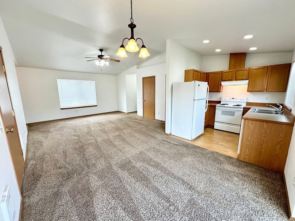2201 Brooksfield Street in Ellensburg, WA - Building Photo