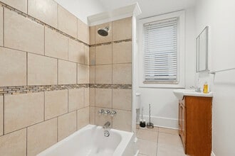 6020 Catharine St, Unit B in Philadelphia, PA - Foto de edificio - Building Photo