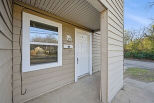 817 S Elm St in Sherman, TX - Building Photo