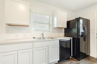 5402 Logan Dale Dr in Brookshire, TX - Building Photo - Building Photo
