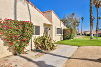 49058 Wayne St in Indio, CA - Foto de edificio - Building Photo