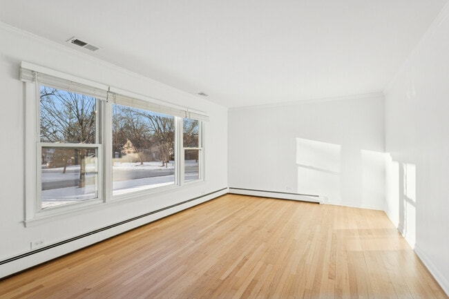 645 Justina St in Hinsdale, IL - Building Photo - Building Photo