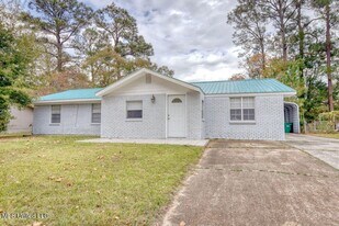 6616 Columbus Cir in Ocean Springs, MS - Building Photo