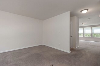 12064 Parkview Trace Dr in Louisville, KY - Building Photo - Building Photo