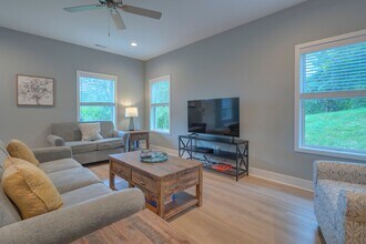 100 Hoopers Ln in Blacksburg, VA - Building Photo - Building Photo