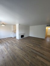 15128 Burbank Blvd, Unit 28-210 in Los Angeles, CA - Foto de edificio - Building Photo
