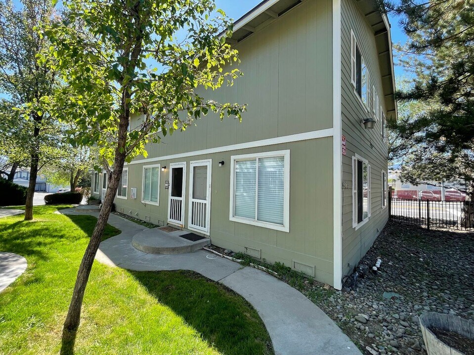 3905 Pheasant Dr in Carson City, NV - Building Photo