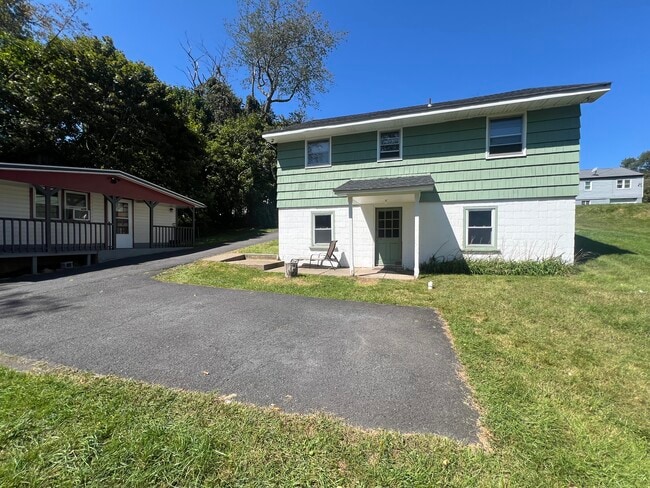 1562 Prospect St in Tobyhanna, PA - Building Photo - Building Photo
