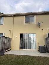 2223 Pasadena Way in Weston, FL - Foto de edificio - Building Photo