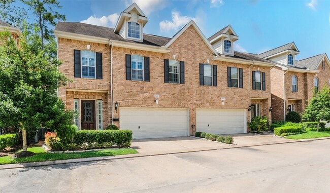 7515 Shady Villa Walk in Houston, TX - Building Photo - Building Photo