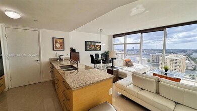 1830 S Ocean Dr, Unit 2407 in Hallandale Beach, FL - Foto de edificio - Building Photo