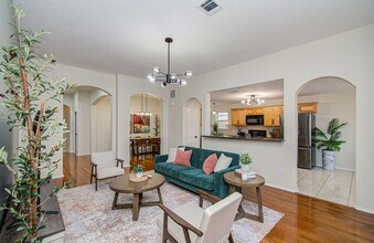 7211 Crescent Mills Dr in Houston, TX - Building Photo - Building Photo