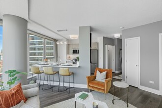 289 N Canal St in Chicago, IL - Foto de edificio - Building Photo