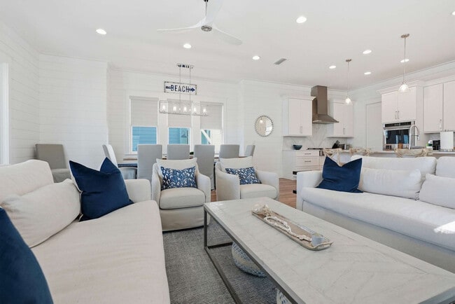 419 Lakefront Dr in Panama City Beach, FL - Building Photo - Building Photo