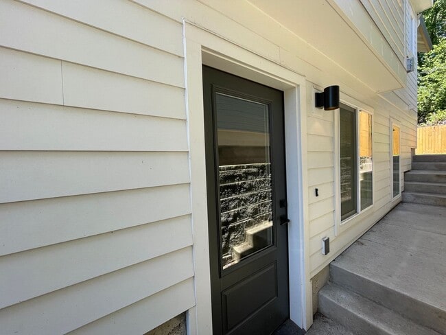 209 NE Monroe St, Unit #209B in Portland, OR - Building Photo - Building Photo