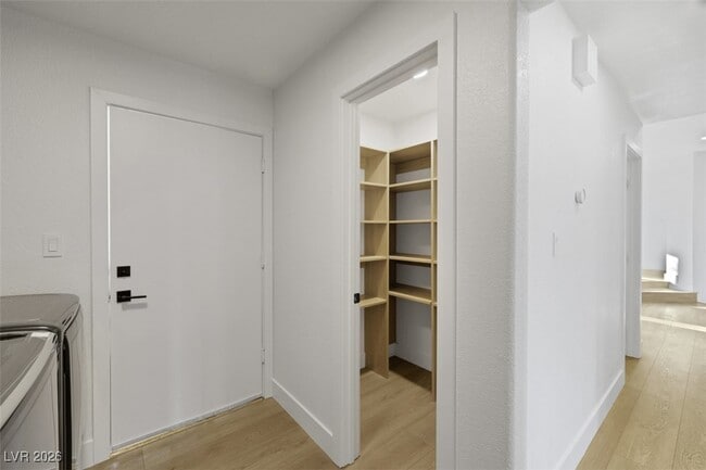 7132 Mission Hills Dr