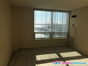 3320 Spinnaker Ln-Unit -6 in Detroit, MI - Foto de edificio - Building Photo