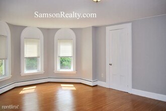 571 Spring St in Newport, RI - Building Photo - Building Photo