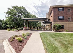 Greentree Glen Senior Apartments in Madison, WI - Building Photo - Building Photo