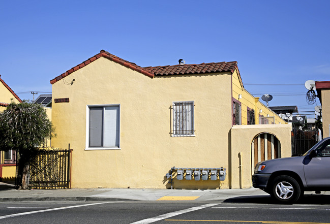 5112 Bancroft Way in Oakland, CA - Building Photo - Building Photo