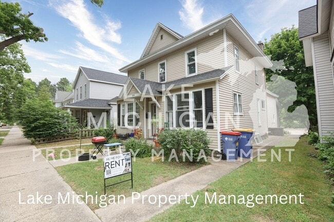 property at 636 Livingston Ave NE