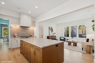 146 Sterling Ln in Wilmette, IL - Building Photo - Building Photo