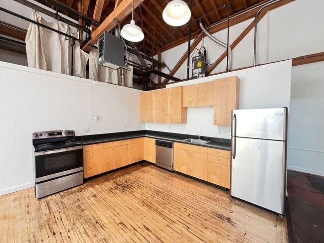 1148 E 18th St in Oakland, CA - Building Photo - Building Photo