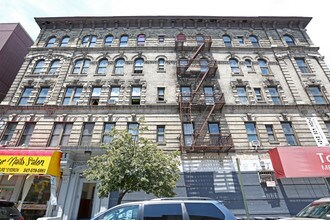 31-35 Graham Ave in Brooklyn, NY - Building Photo - Building Photo