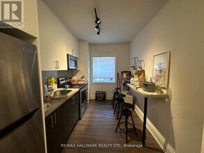 595 St Clair Ave W in Toronto, ON - Building Photo - Building Photo