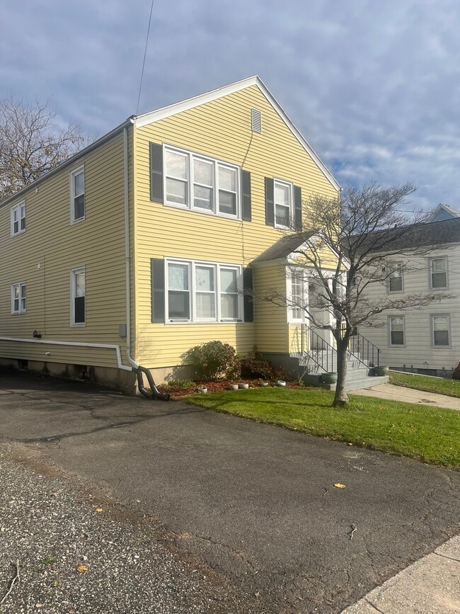 136 King St in Bridgeport, CT - Building Photo - Building Photo
