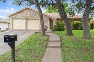 6815 Side Saddle St in Austin, TX - Building Photo