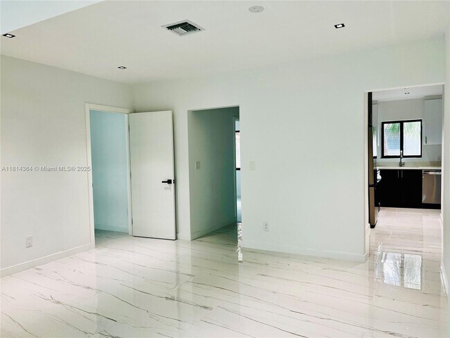 1155 102nd St in Bay Harbor Islands, FL - Building Photo - Building Photo