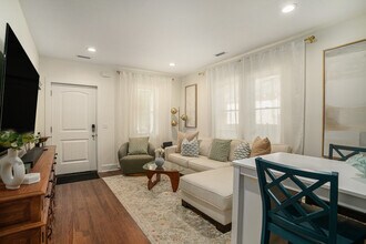 1913 Orvid St in North Charleston, SC - Foto de edificio - Building Photo